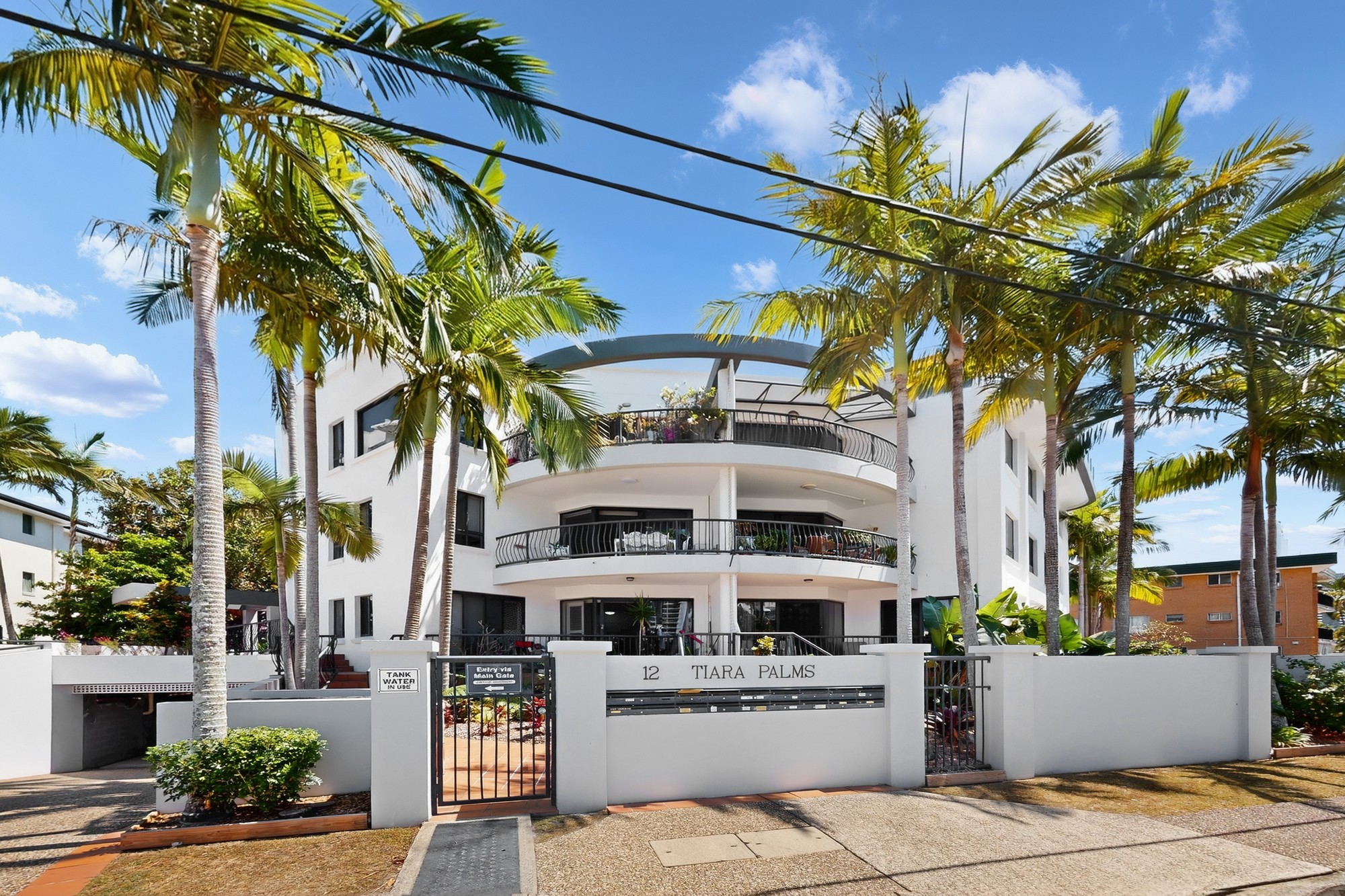 4/10-16 Tarcoola Cres, Chevron Island  QLD  4217