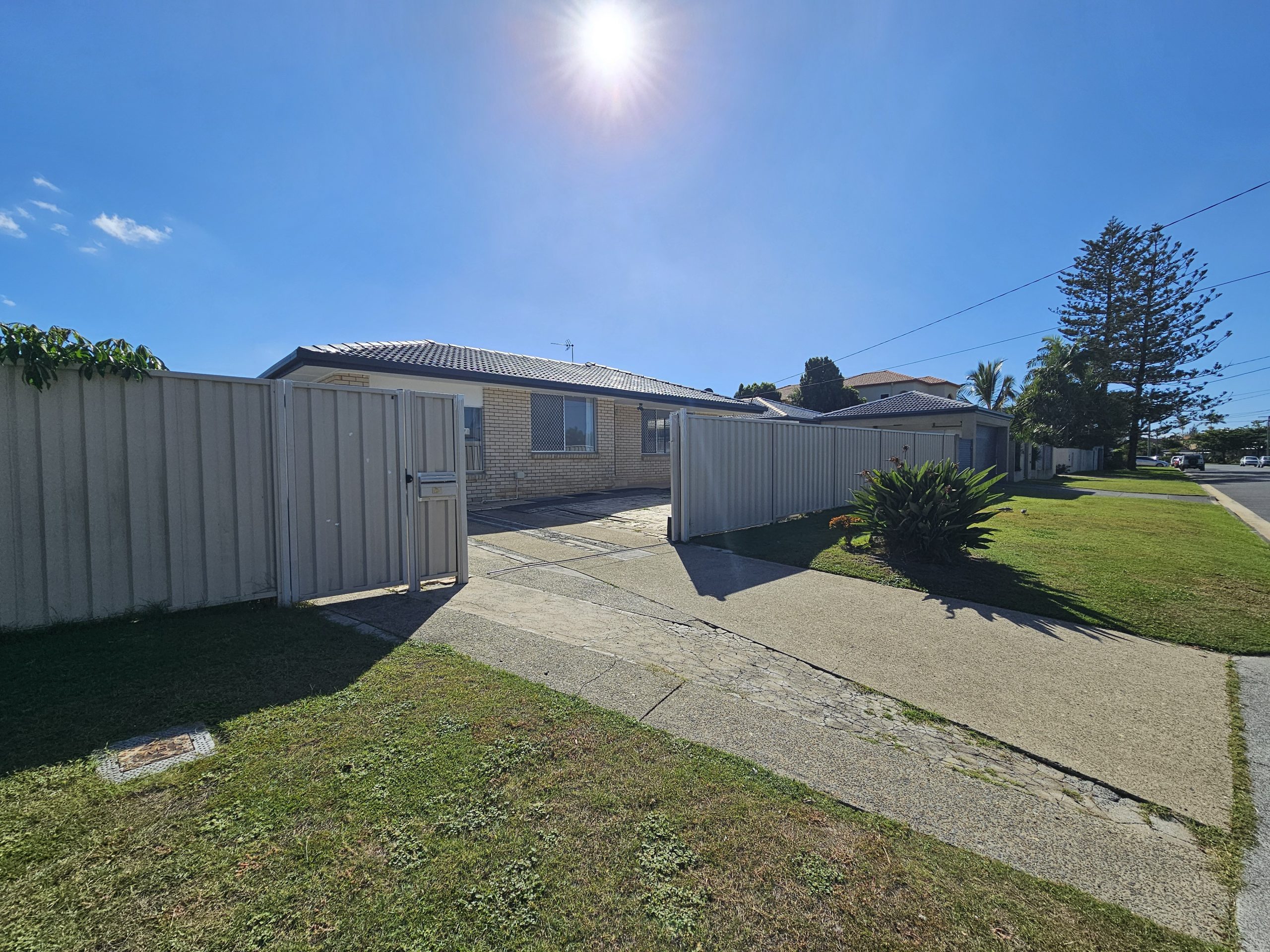 15 Birigun St, Mermaid Waters  QLD  4218